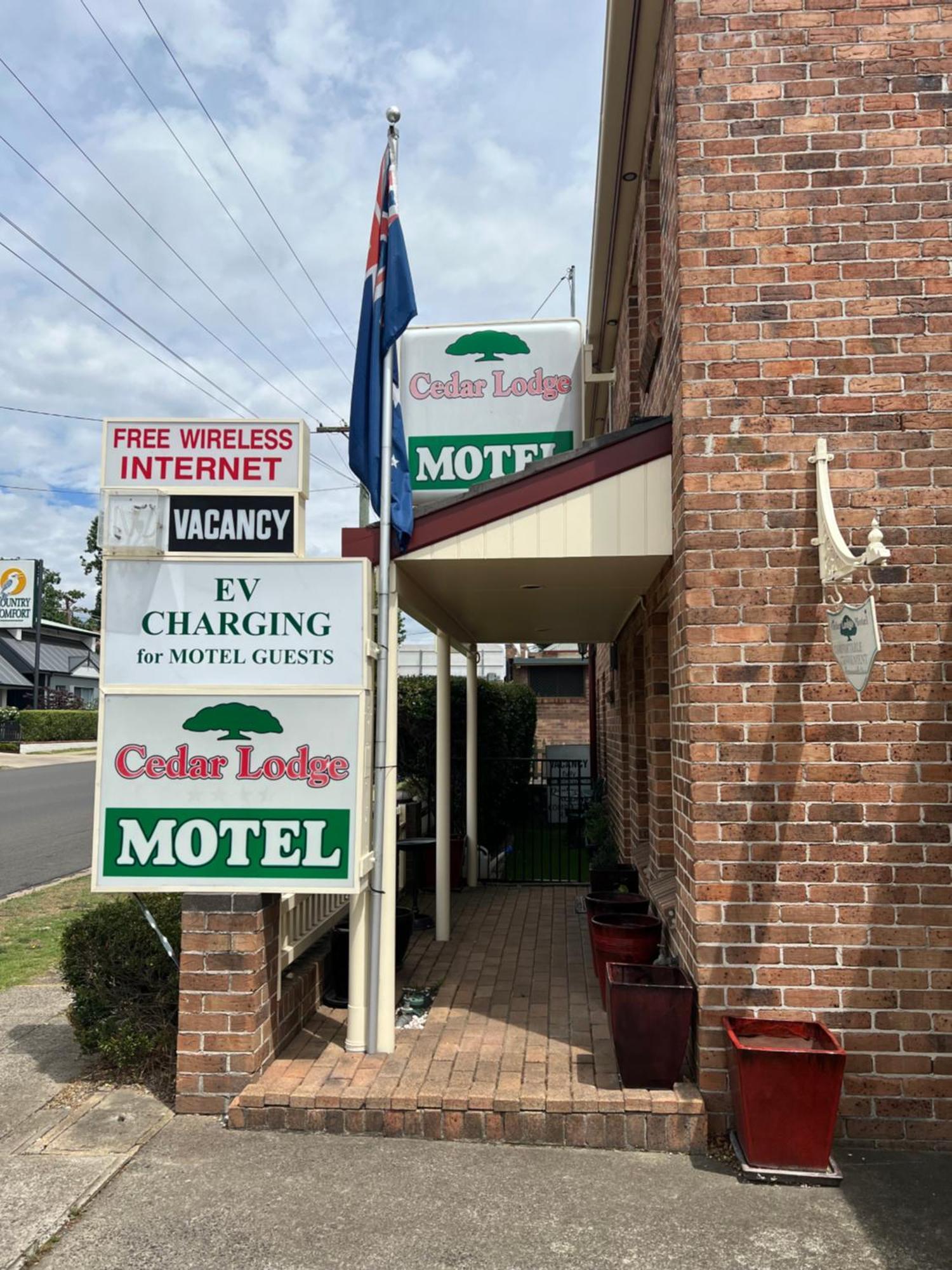 Cedar Lodge Motel Armidale Buitenkant foto